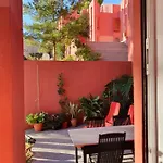 Apartament La Muralla Roja *