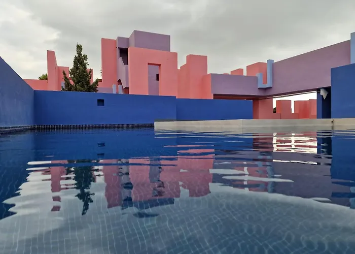 アパート La Muralla Roja カルプ
